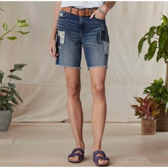 Driftwood Patched Up Bermuda Shorts Jean
Denim Raw‎ Hem size 27 - Picture 2 of 11